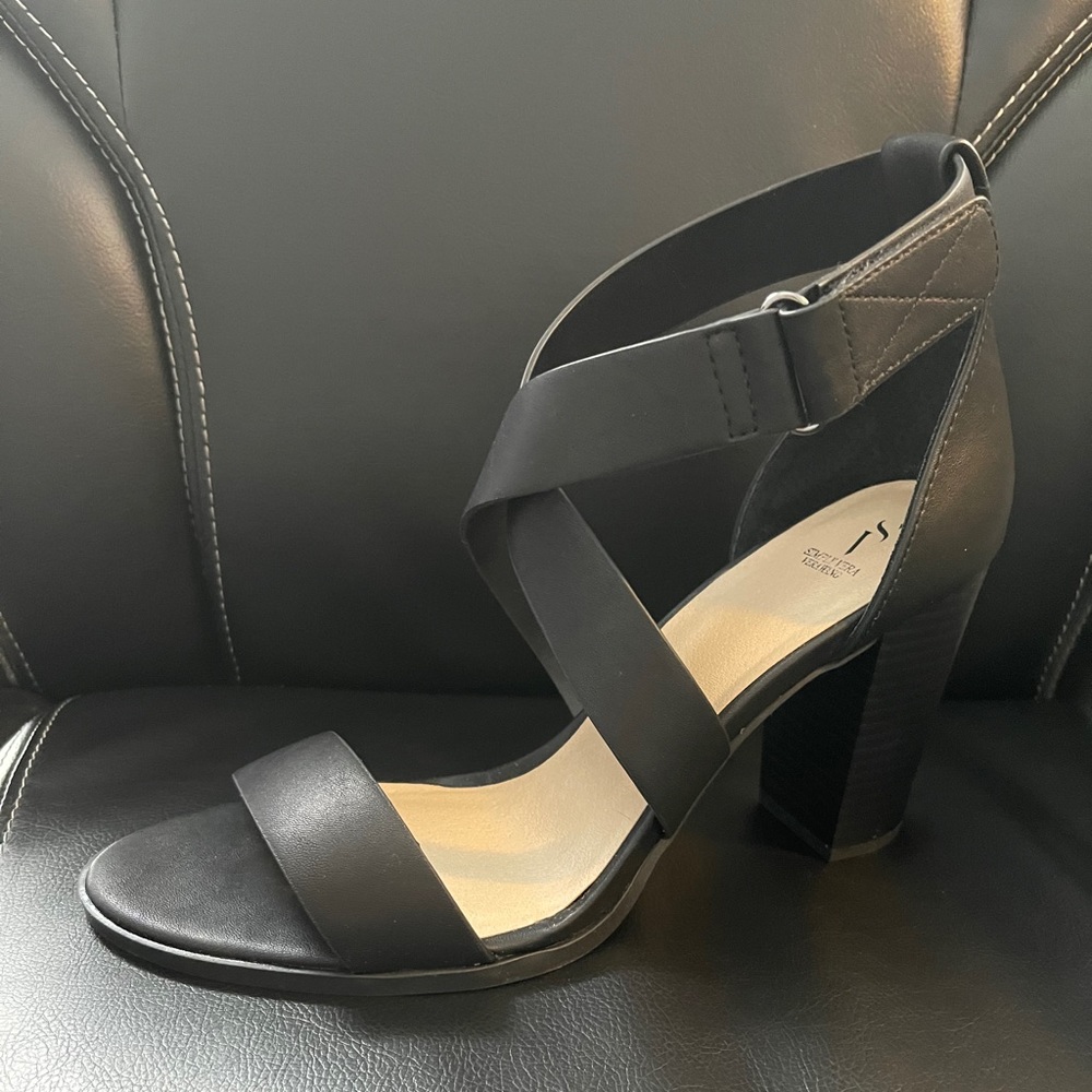 Simply Vera Wang Black Heeled Sandals